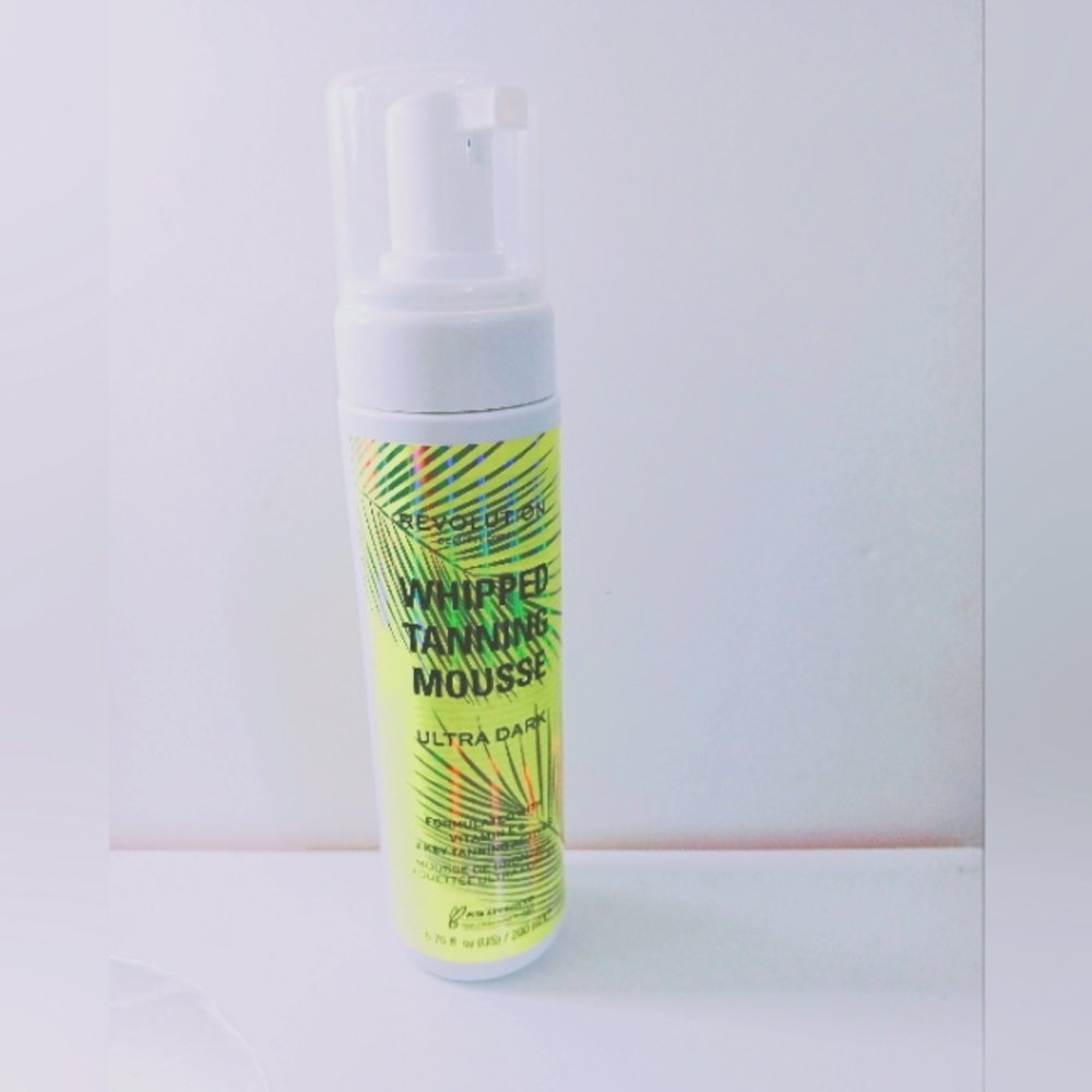 Revolution Whipped Tanning Mousse Ultra Dark Bronzer Shimmer GLOW  Finish